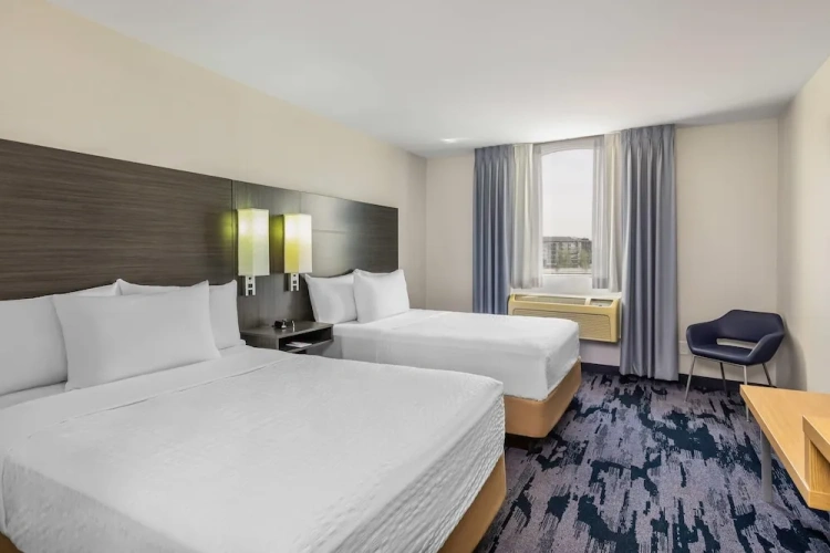 Standard Quadruple room with city view