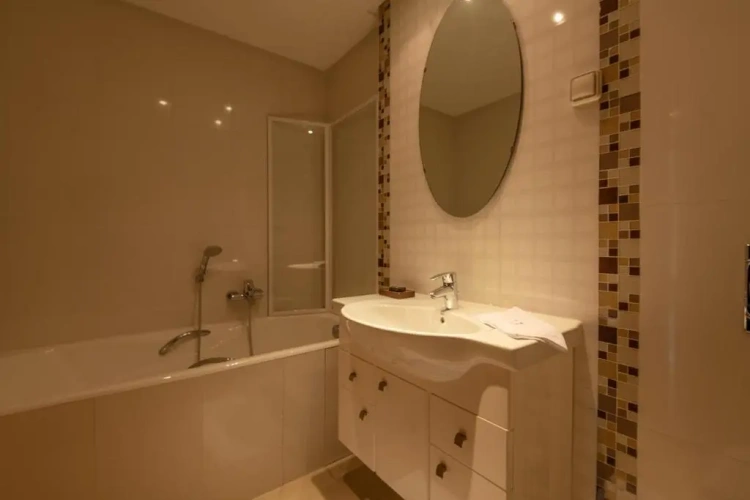 3 Bedrooms Apartment
