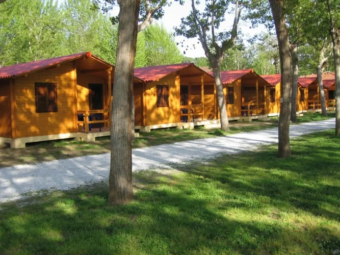 2 Bedrooms Bungalow