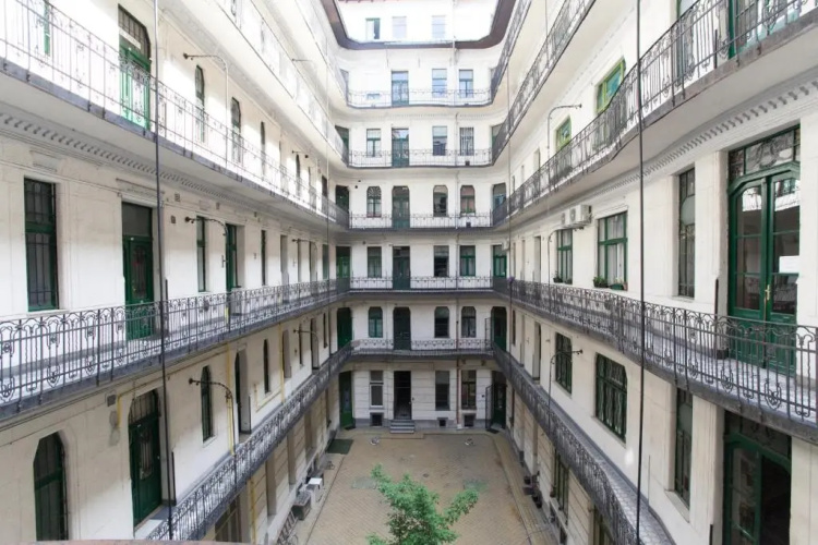 Royal Center Apartment