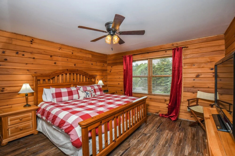 McKenzie's Cabin 2 Bedroom House