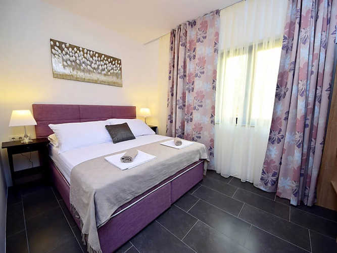 Lozna Residence 25811