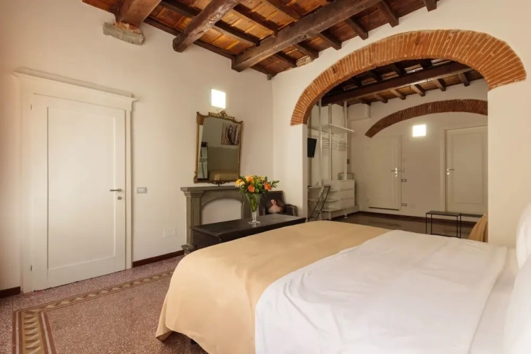 1 Bedroom Deluxe room with city view