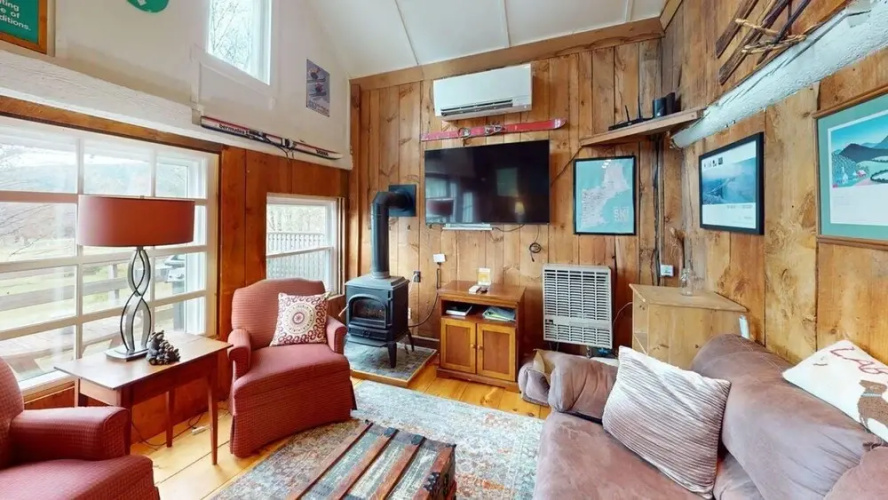 Pond View Cabin in Chittenden