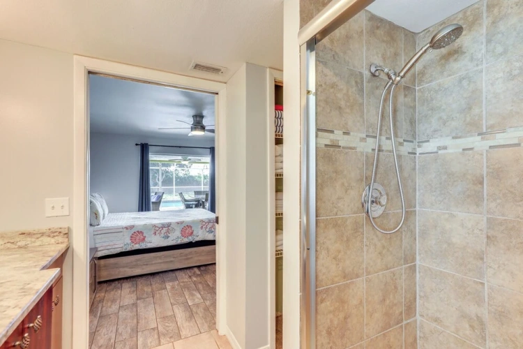 4 Bedrooms Cottage