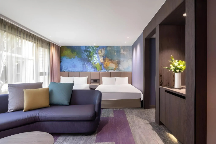 Lakeshore Hotel
