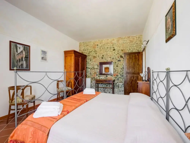 Apartment in Peccioli With Pool