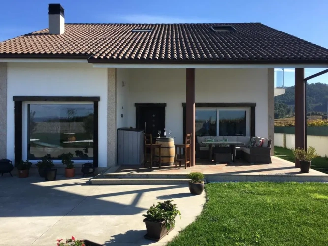 4 Bedrooms Cottage