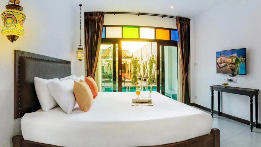 Deluxe Pool Access room