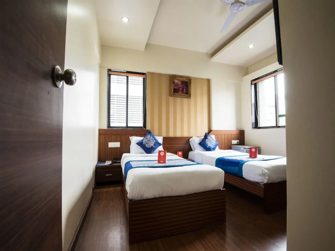 OYO 9949 Hotel Silvver Crest
