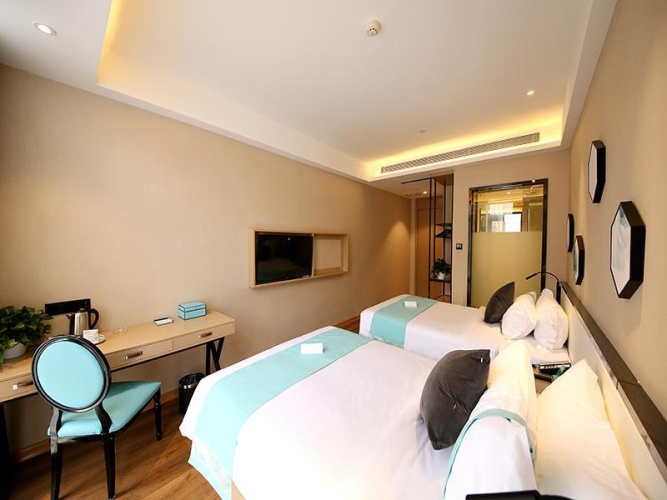 Standard Twin room with view