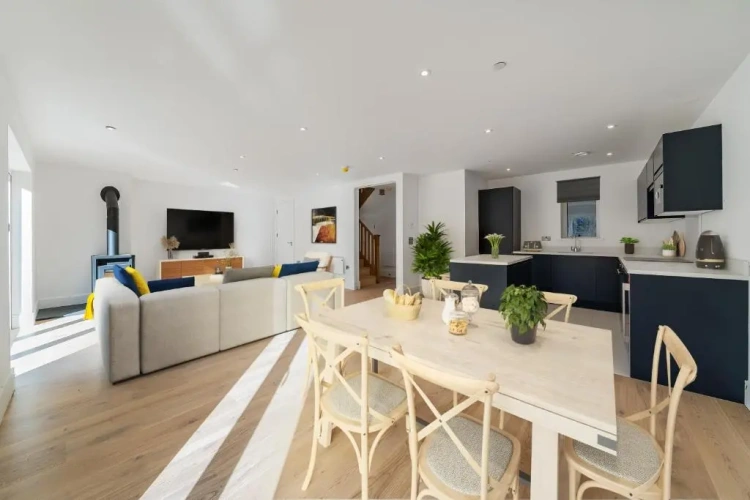 2 Bedrooms Apartment