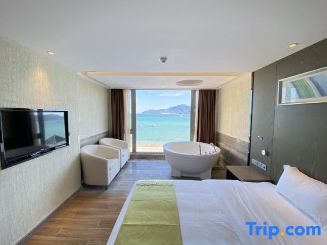 Family Suite with balcony and with sea view