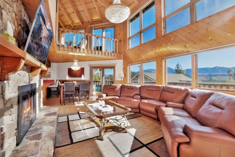 Standard room with balcony and with mountain view