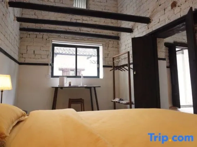 2 Bedrooms Family Suite with pool view