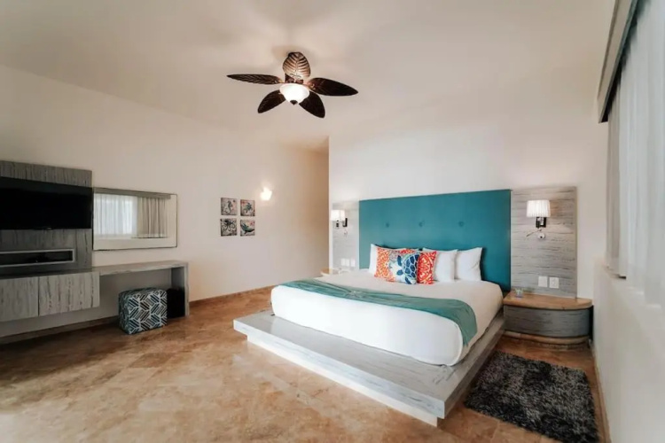 Villa Corona 6 BR Luxury Mansion
