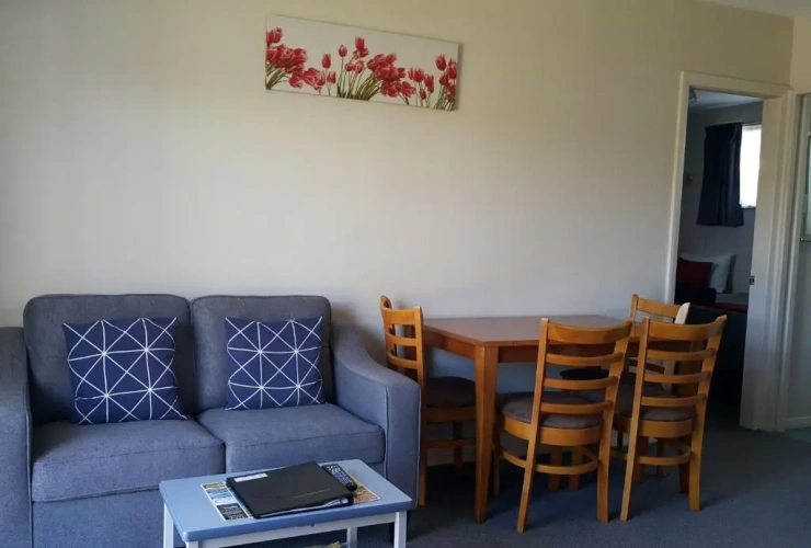 2 Bedrooms Apartment