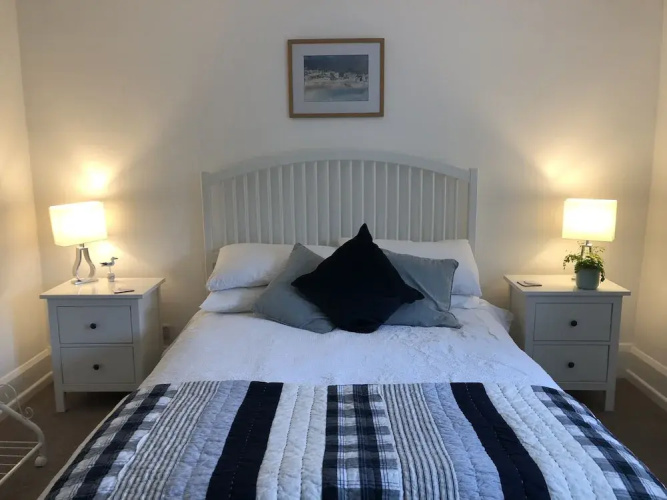1 Lymbrook Cottages