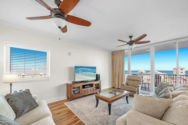 3 Bedrooms Apartment with balcony and beachfront