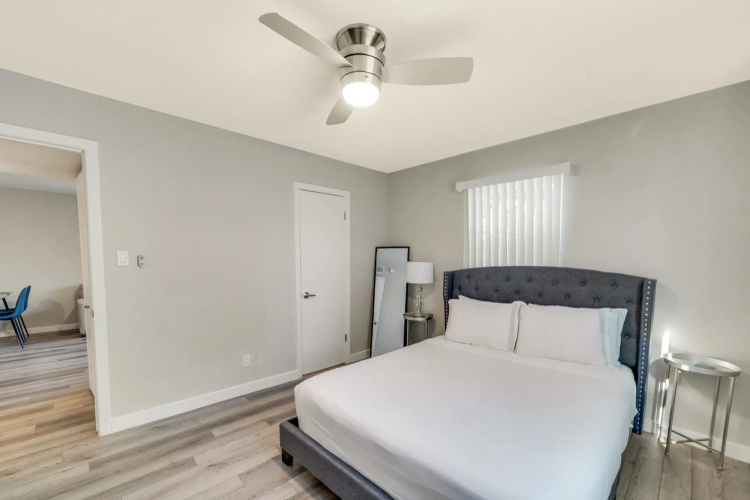 Stylish 2BR Near UT Hyde Park Evonify
