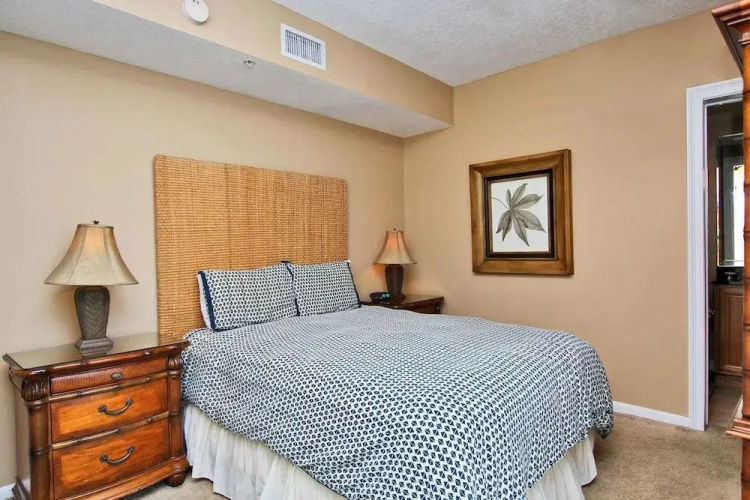 Colonnades 1901 - 4 Br condo