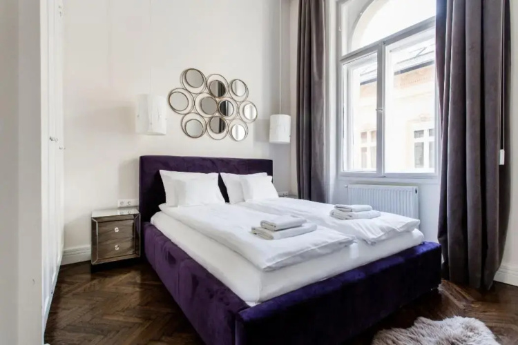 Opera Apartment with Garage, 2BR & 2BTH, AC
