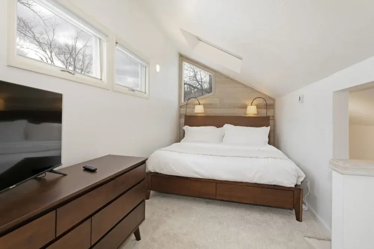 929 Red Sandstone 3 Bedroom Condo