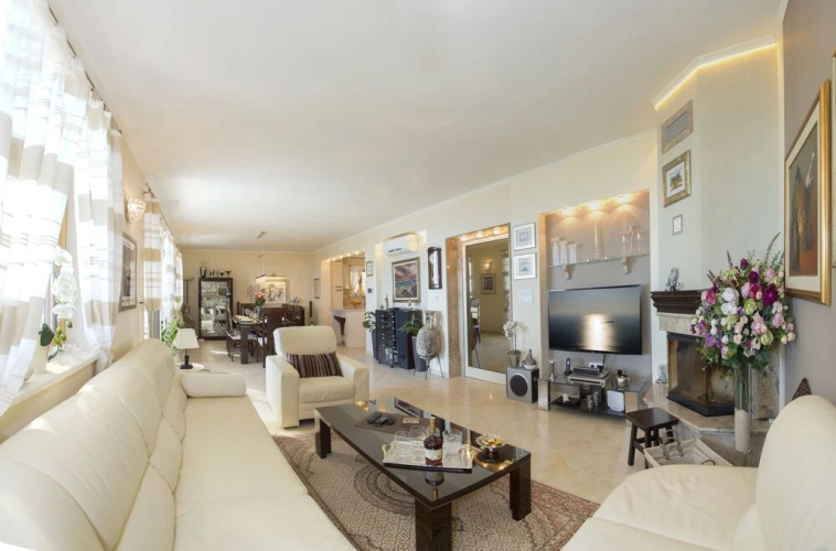 Luxury 5* Seaview Villa With 3 Rooms in Split, With Private Pool, Encl