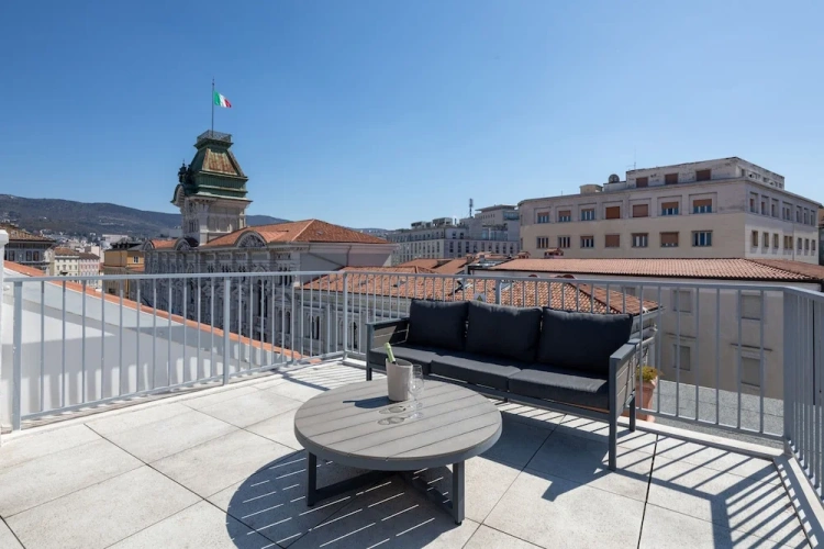 Deluxe Apartment