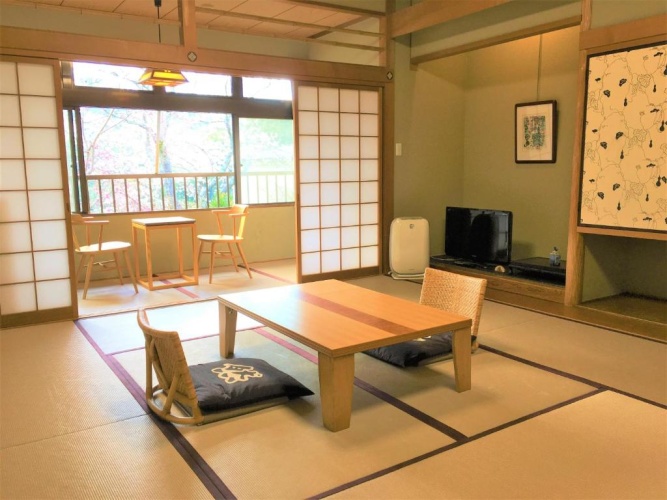 Superior Japanese-Style Room