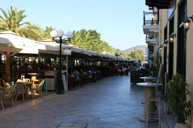 3 BDS-5min. walk to the BEACH
