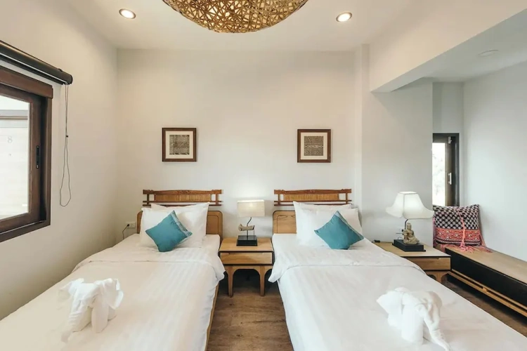 Standard Twin room with balcony