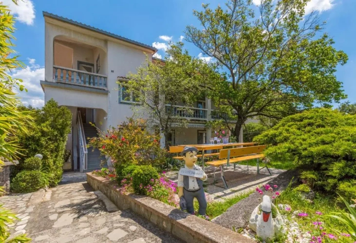 3 Bedrooms Apartment