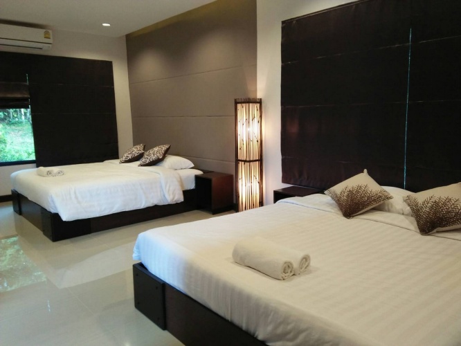 Standard Quadruple room with garden view