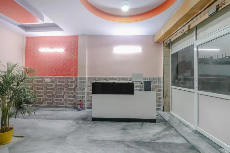 OYO 75632 Primrose Hotel's
