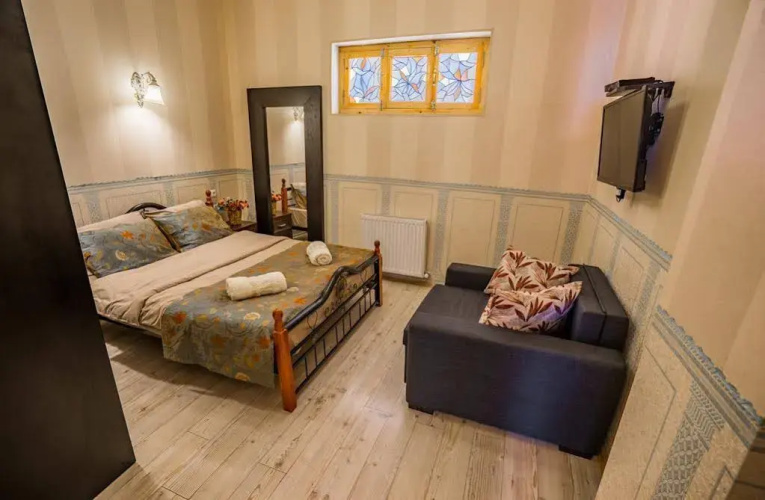 Botanical Garden Apartment