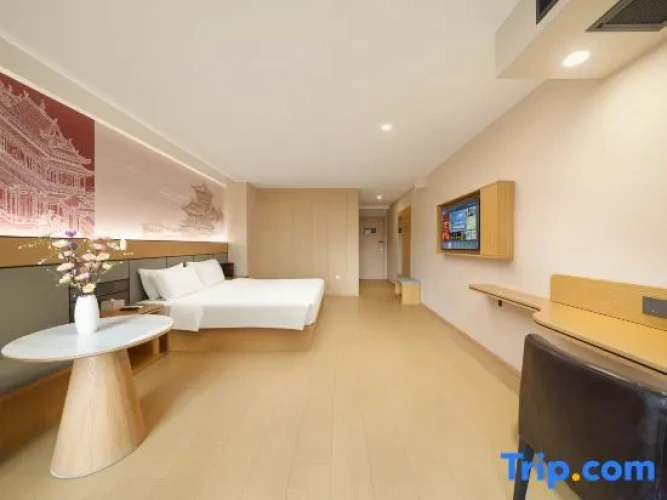 Standard Double room with city view