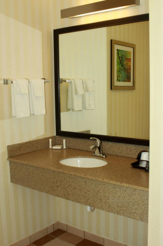 Fairfield Inn & Suites Fairmont photo 9