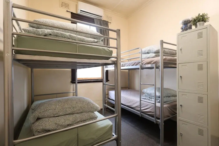 Wallaby Backpackers Hostel Perth - note - Valid passport required to check in