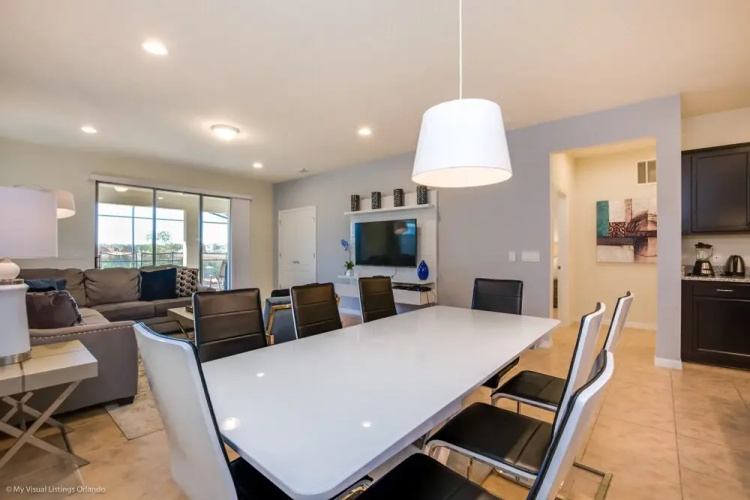 Lima Avenue Villa Windsor At Westside 2