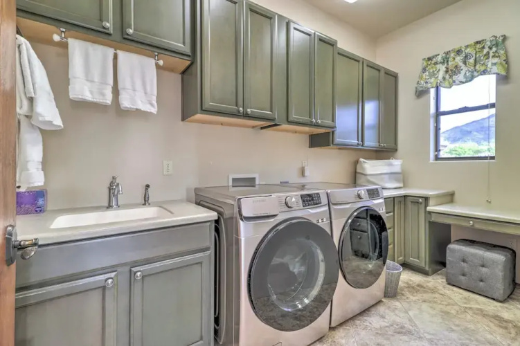 Pool & Spa: Pet-friendly Mansion in Phoenix!