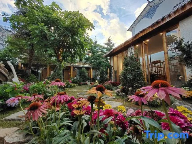 Mu Yun Flower House