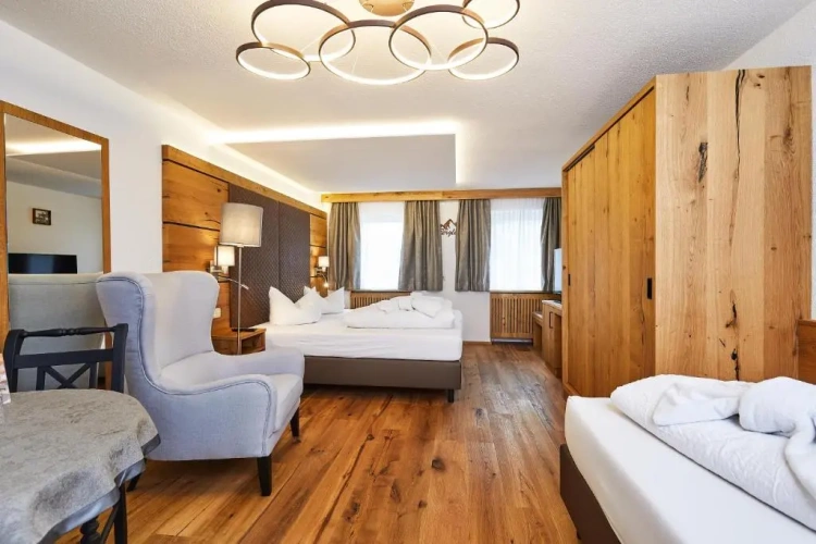 Standard Triple room