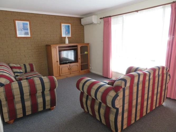 2 Bedrooms Twin Family Basement Apartment
