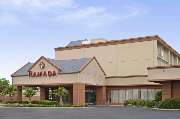 Ramada By Wyndham Dallas Love Field - Dallas, TX