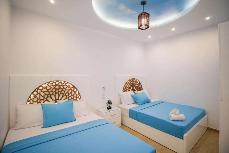 Beautiful studio with sea view and pool view