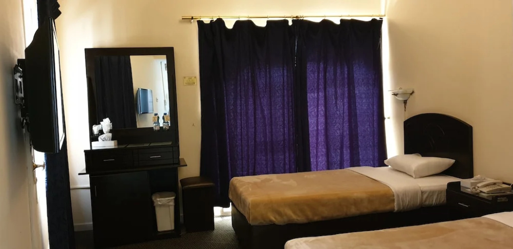 Royal Creek Hotel