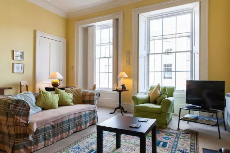 1 Bedroom New Town Flat