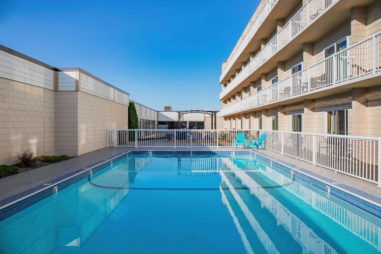 Days Inn by Wyndham Cranbrook Conference Centre photo 12