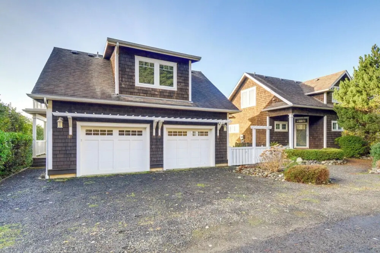 Oceanfront Moclips Escape w/ Deck & Beach Access!